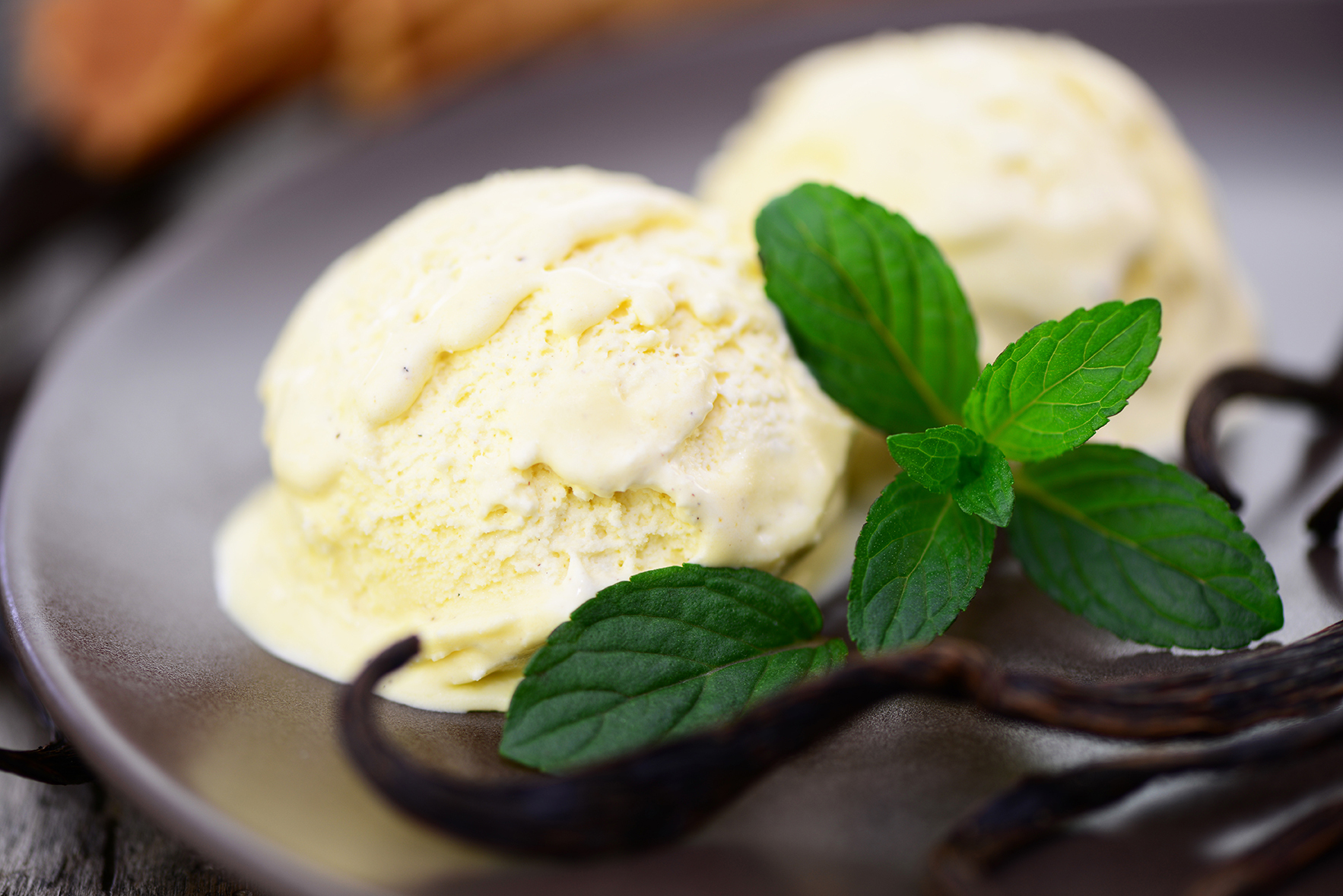 Throughout the summer we offer our customers a selection of handmade ice cream in different formats. From a simple scoop of ice cream, to the most sophisticated ice-cream cup becomes a memorable experience.
